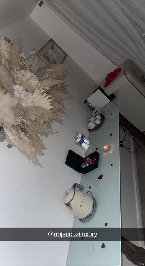 Appartement Jacuzzi Prive Awinion Zewnętrze zdjęcie